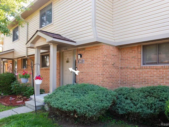 3912 Old Creek Rd, Troy, MI 48084