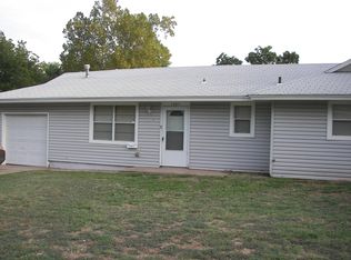 1025 Hickory Ln, Midwest City, OK 73110