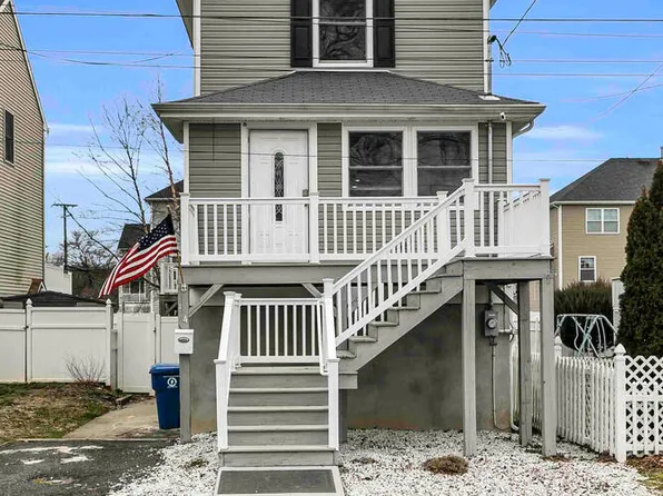 14 Illinois Avenue, Port Monmouth, NJ 07758