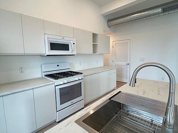 5th image of 141 Christopher Columbus Dr #4