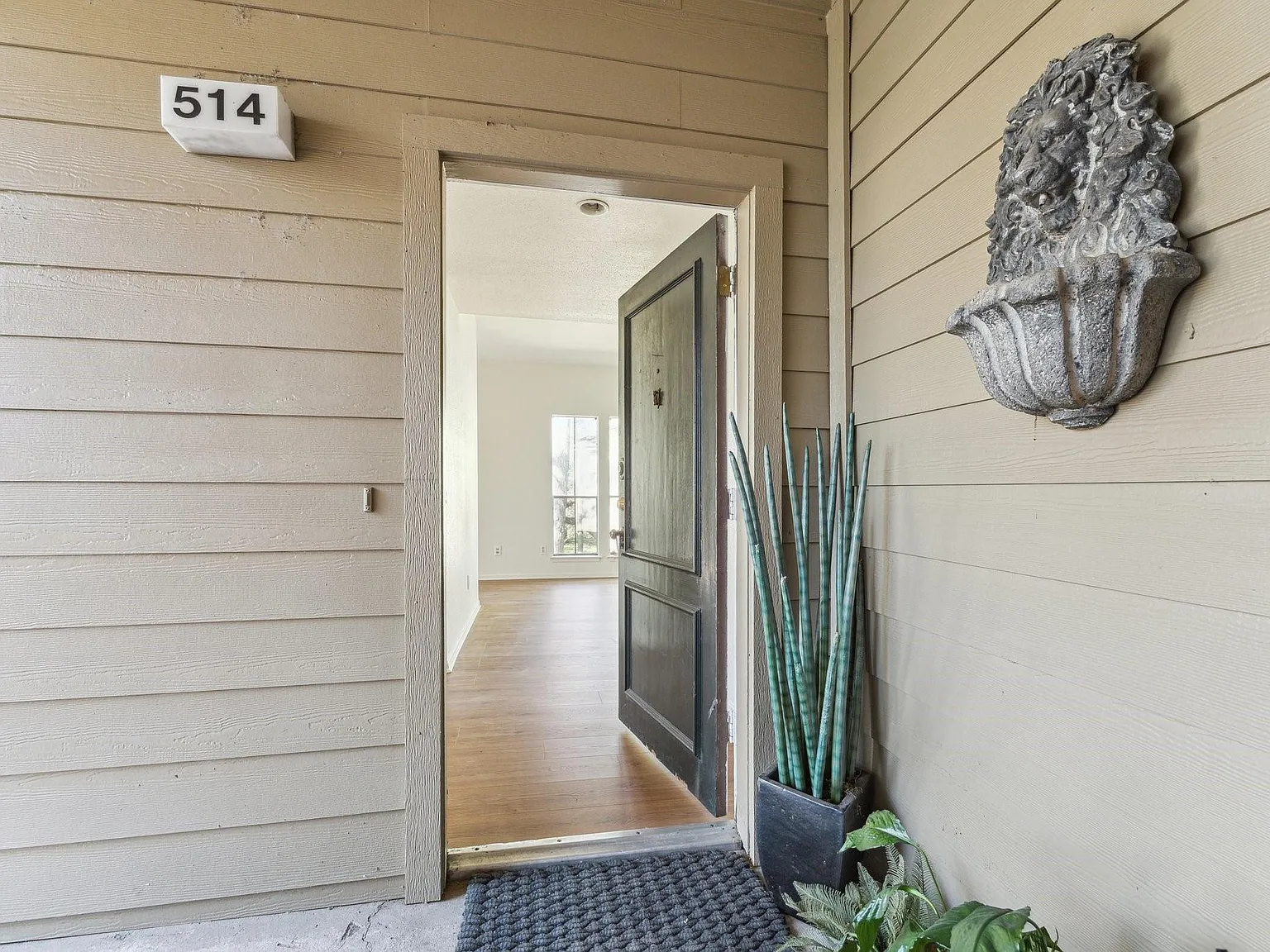 1 bed, 1.0 bath, 998 sqft, $1,550 — Photo 3