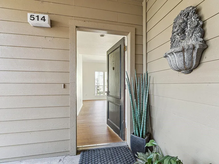 2100 Tanglewilde St #514 — Photo 3
