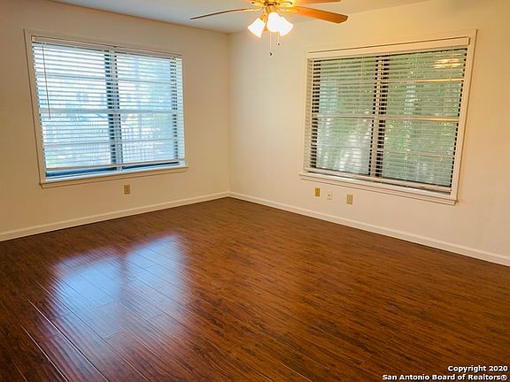 4th image of 304 E Mistletoe Ave