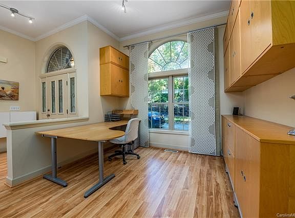4th image of 107 Hollycock Ln