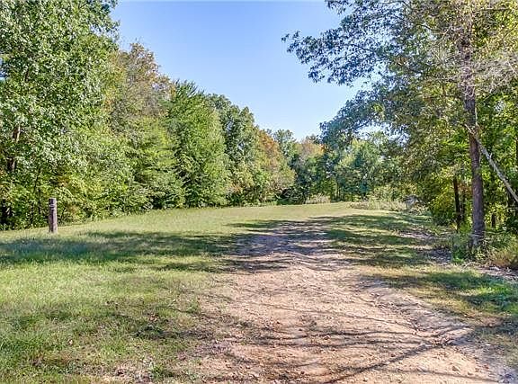 5th image of 2569 Old Clarksville Park