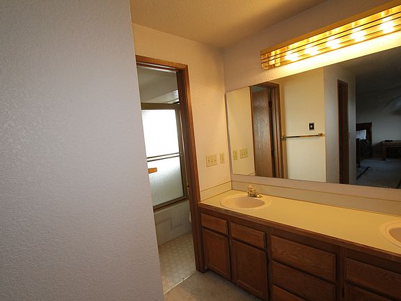 3rd image of 5314 Yearley Dr NE