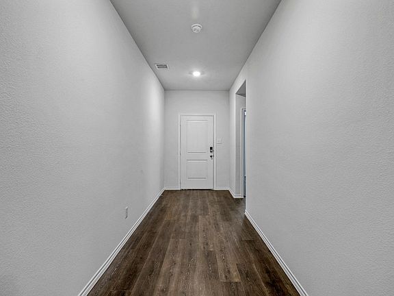 4th image of 2303 Sidney Ln
