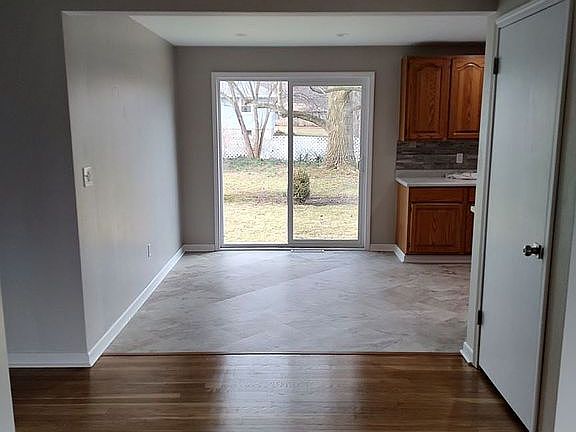 5th image of 184 Butternut Dr