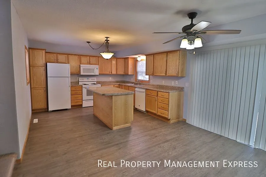3 Bedroom Duplex in Eastern Sioux Falls! — Photo 3