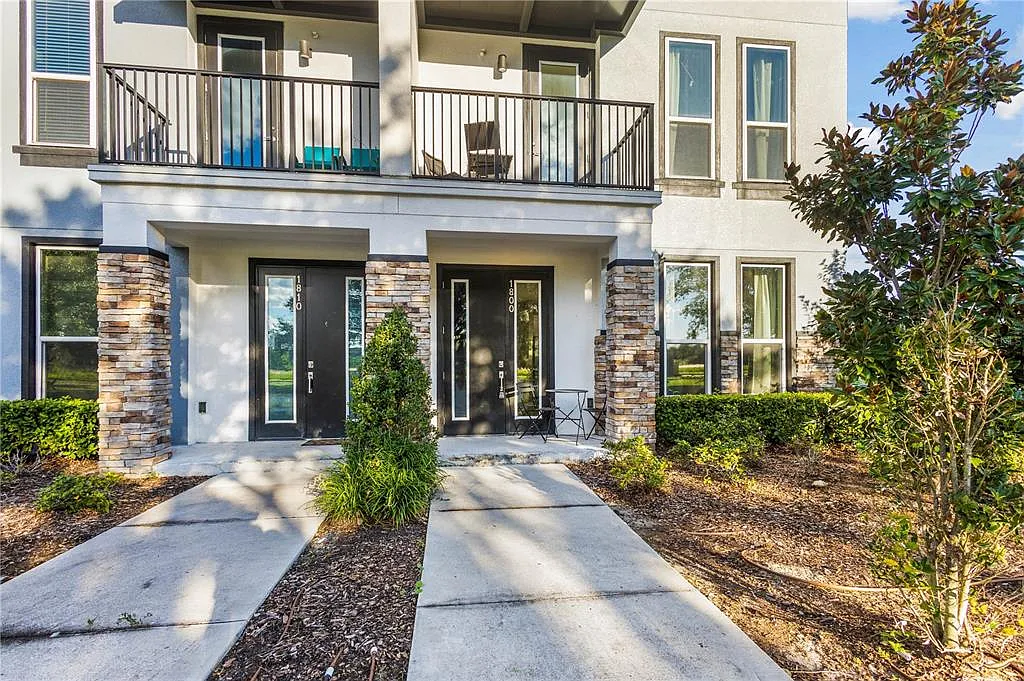 3 bed, 2.5 bath, 1452 sqft, $2,150 — Photo 1