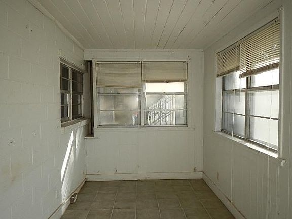 4th image of 1006 N North St