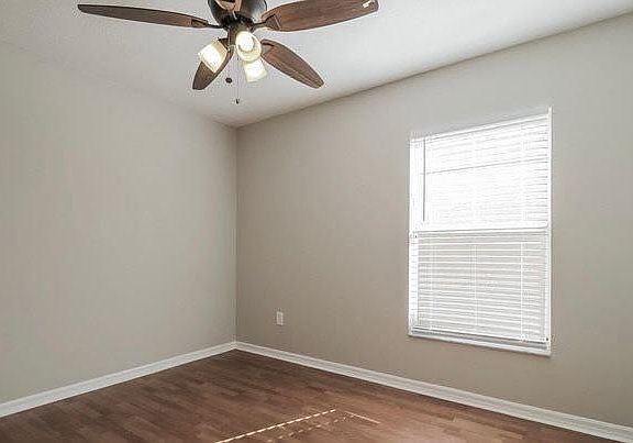 4th image of 597 Queensbridge Dr
