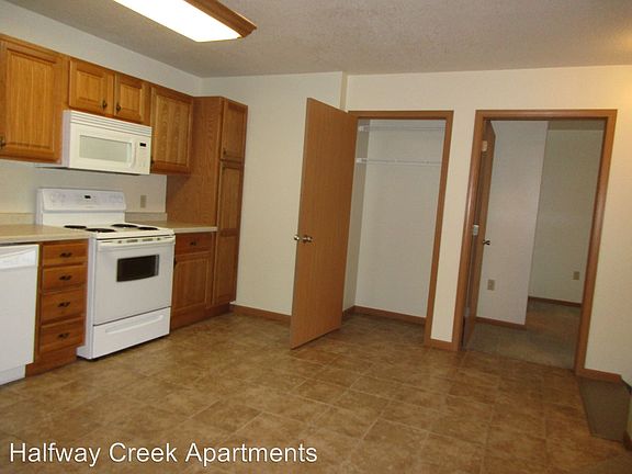 3rd image of 940 Linden Dr APT 103