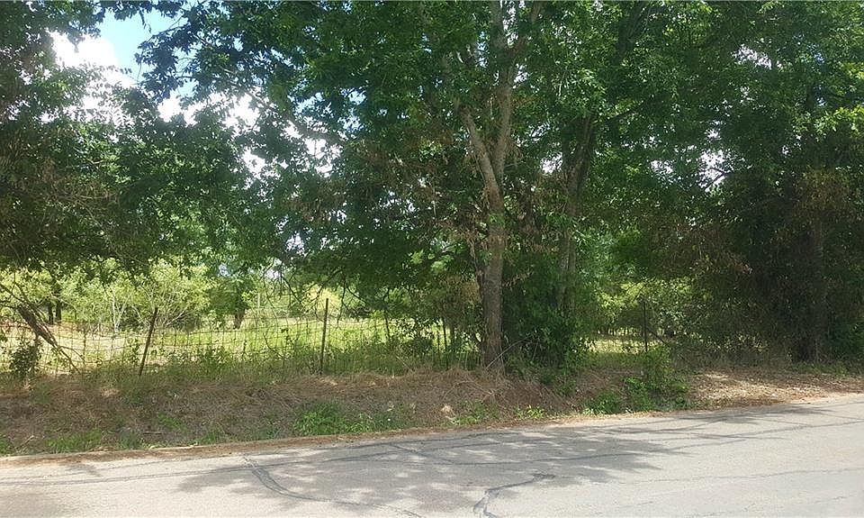 2nd image of 2308 Main St