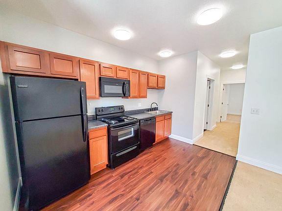 3rd image of 310 W 7th St #2-A