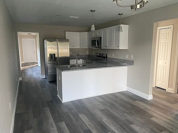 4th image of 504 Pear St