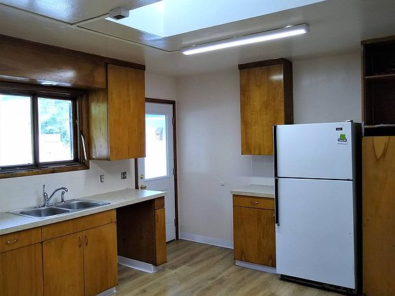 3rd image of 530 W 4th St
