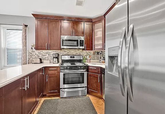 3rd image of 10728 128th St