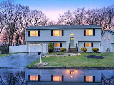 82 Mohawk Trl, Cranston, RI, 02921