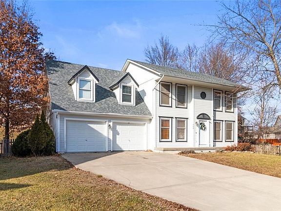 2nd image of 904 Paw Paw Ln