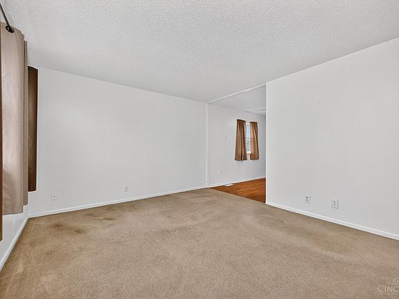 3rd image of 464 Glenrose Ln