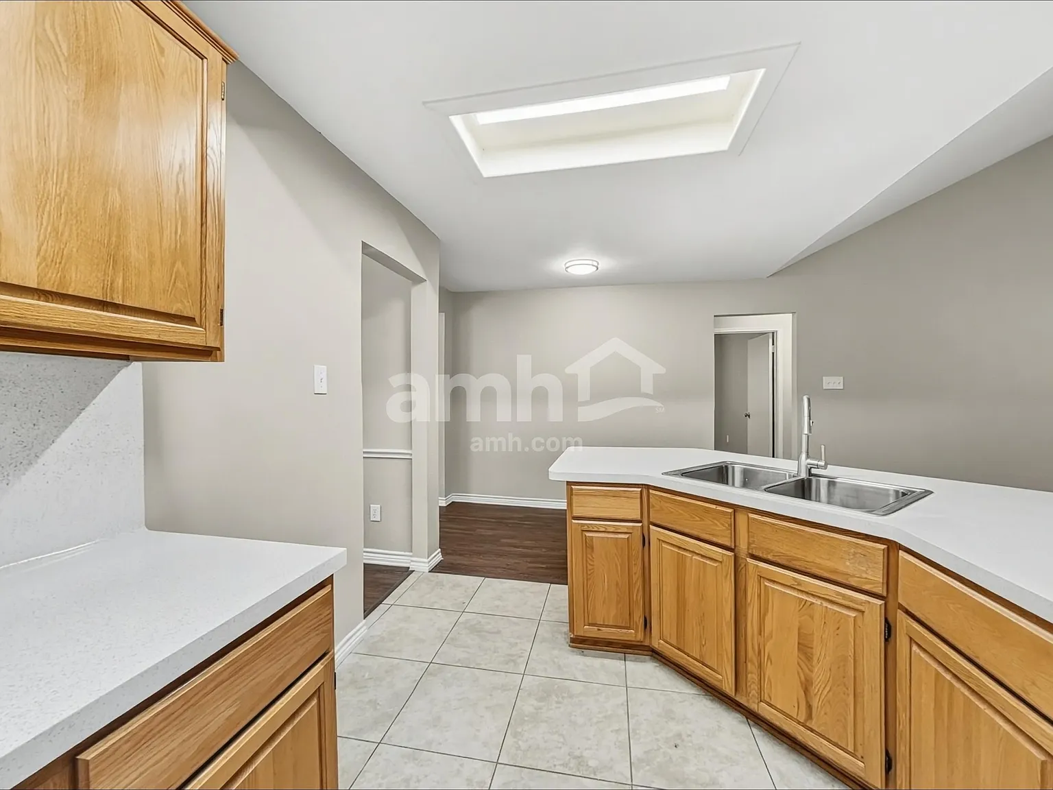 3 bed, 2.0 bath, 2006 sqft, $2,400 — Photo 4