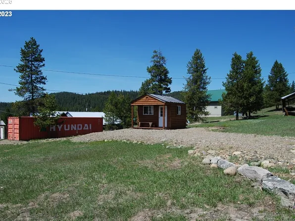 1442 Center St, Sumpter, OR 97877
