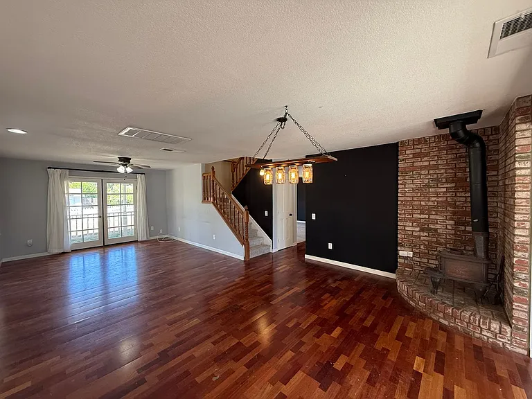16327 Bassett Ct — Photo 6