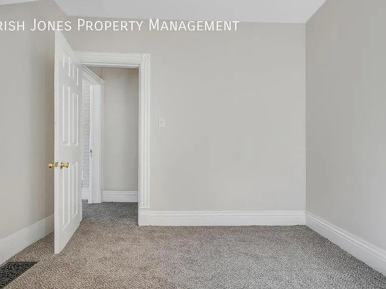 222 W Ferry St — Photo 19
