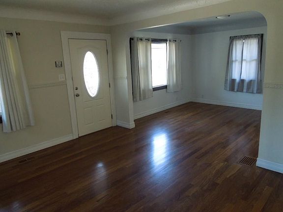 4th image of 1627 W York Ave