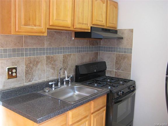 3rd image of 2502 Barclay Mnr APT 25B