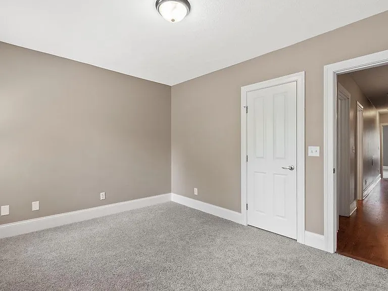 1131 Franklin Ave — Photo 21
