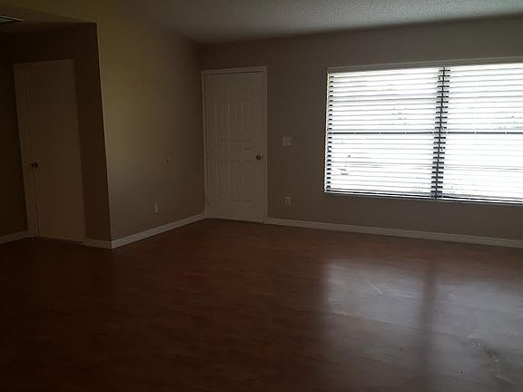 3rd image of 1306 NE Van Loon Ln