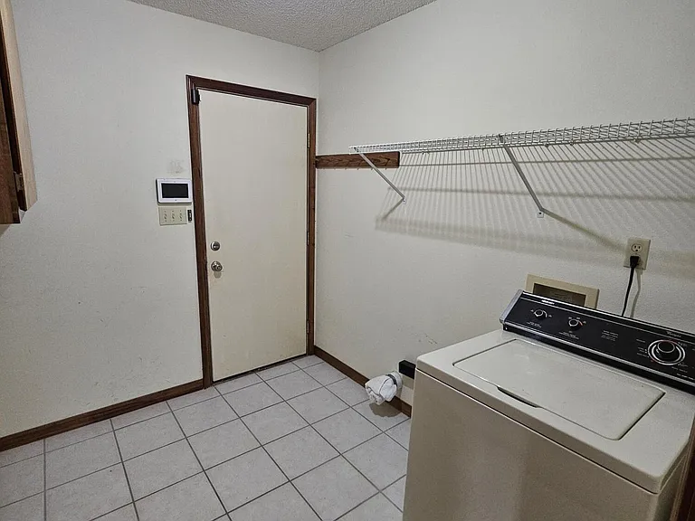 7854 Pleasant Oaks Ave — Photo 13