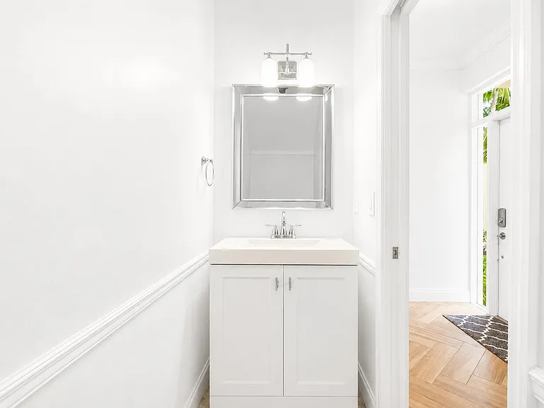 350 SW 8th St #2 — Photo 11