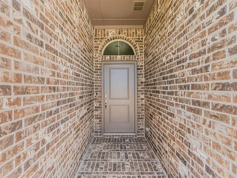 1343 Fox Hollow Rd — Photo 3