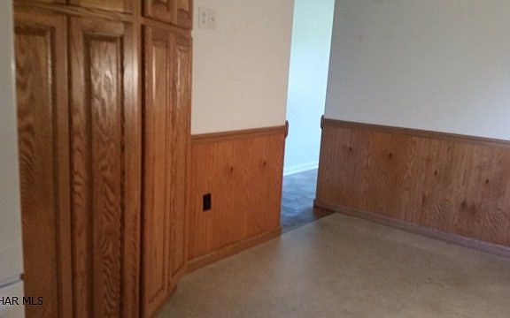 2nd image of 688 Manor Dr