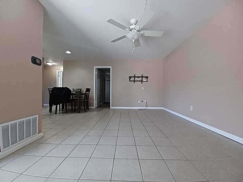 1st image of 299 London Ct