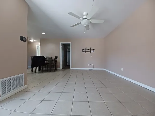 299 London Ct, Egg Harbor Township, NJ 08234