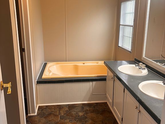 5th image of 167 Pine Crest Dr