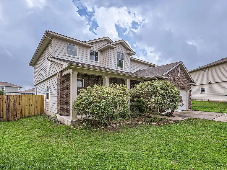 131 Lavaca Loop — Photo 3