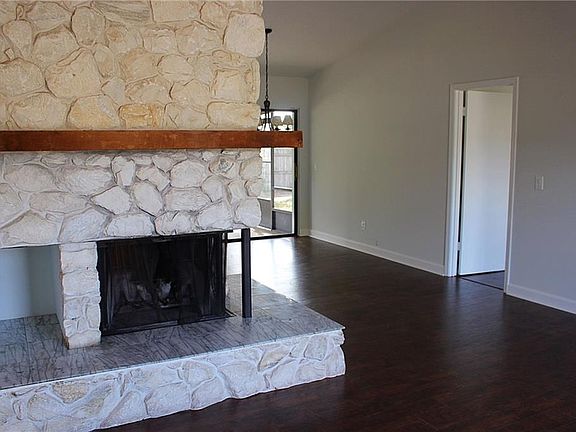 3rd image of 1660 Colleen Dr