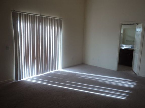 4th image of 10459 Claudia St