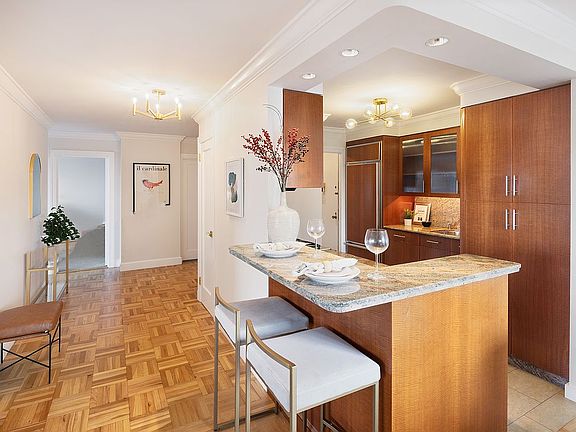 5th image of 201 W 70th St APT 36K