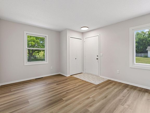 5th image of 310 18th Ave SE