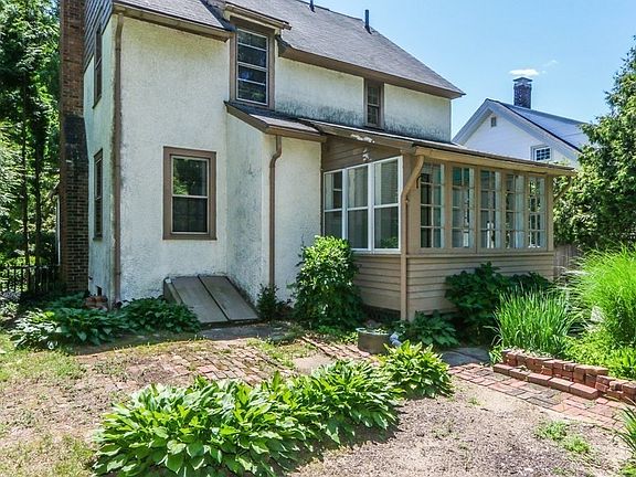 3rd image of 126 Greenacre Ave