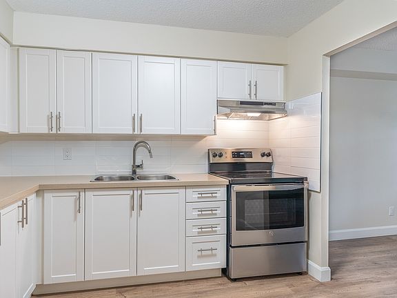 5th image of 610 10th St