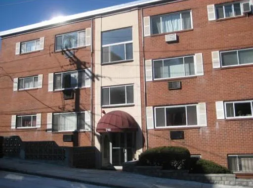 2 bed, 685 sqft, $3,060 — Photo 2