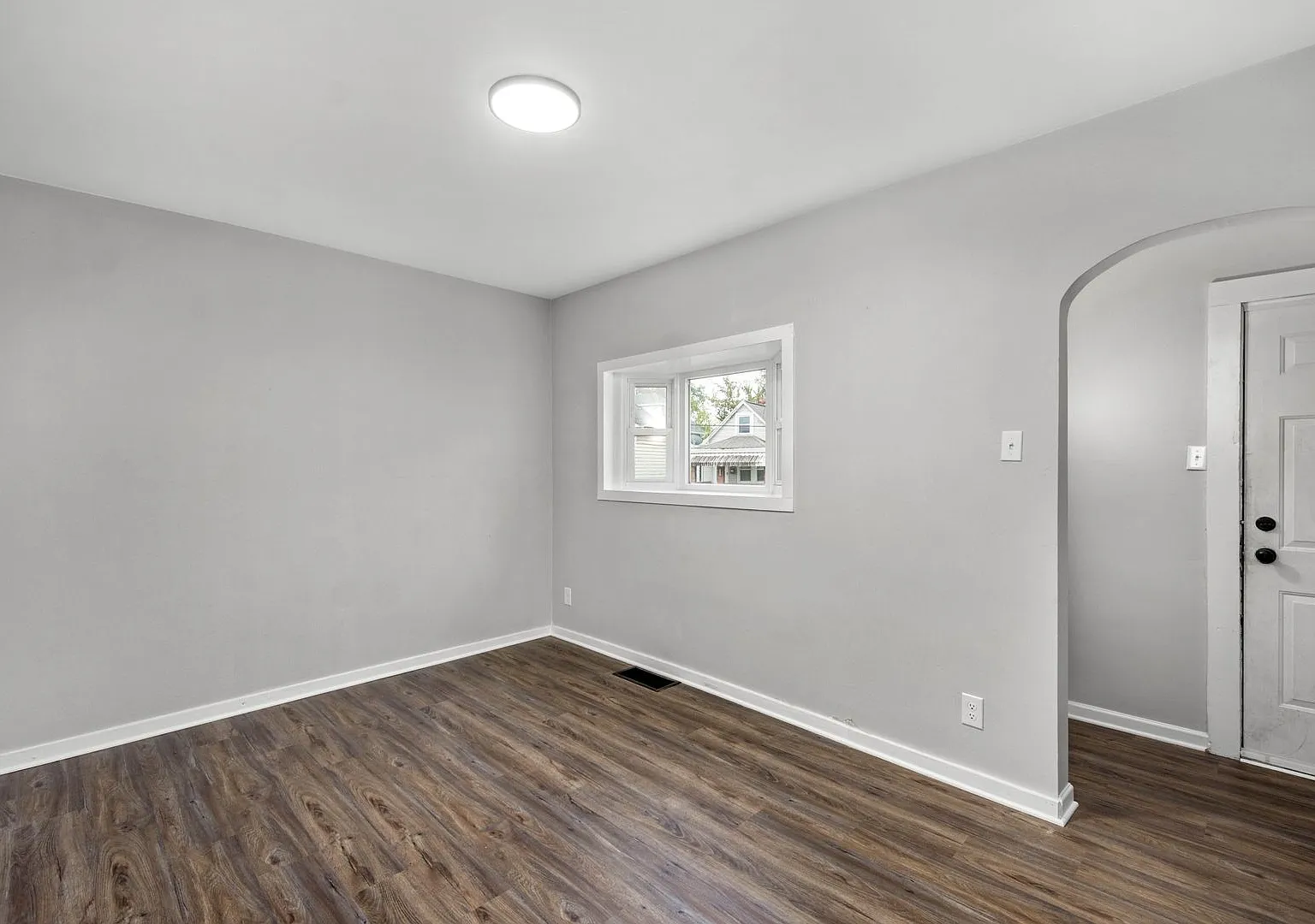 Beautiful 3 bedroom home in Munhall available November 1! — Photo 3