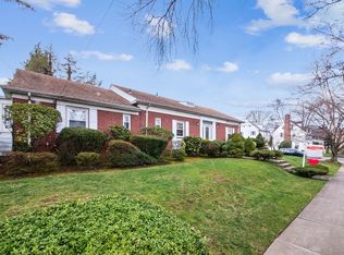 15616 33rd Ave, Flushing, NY 11354